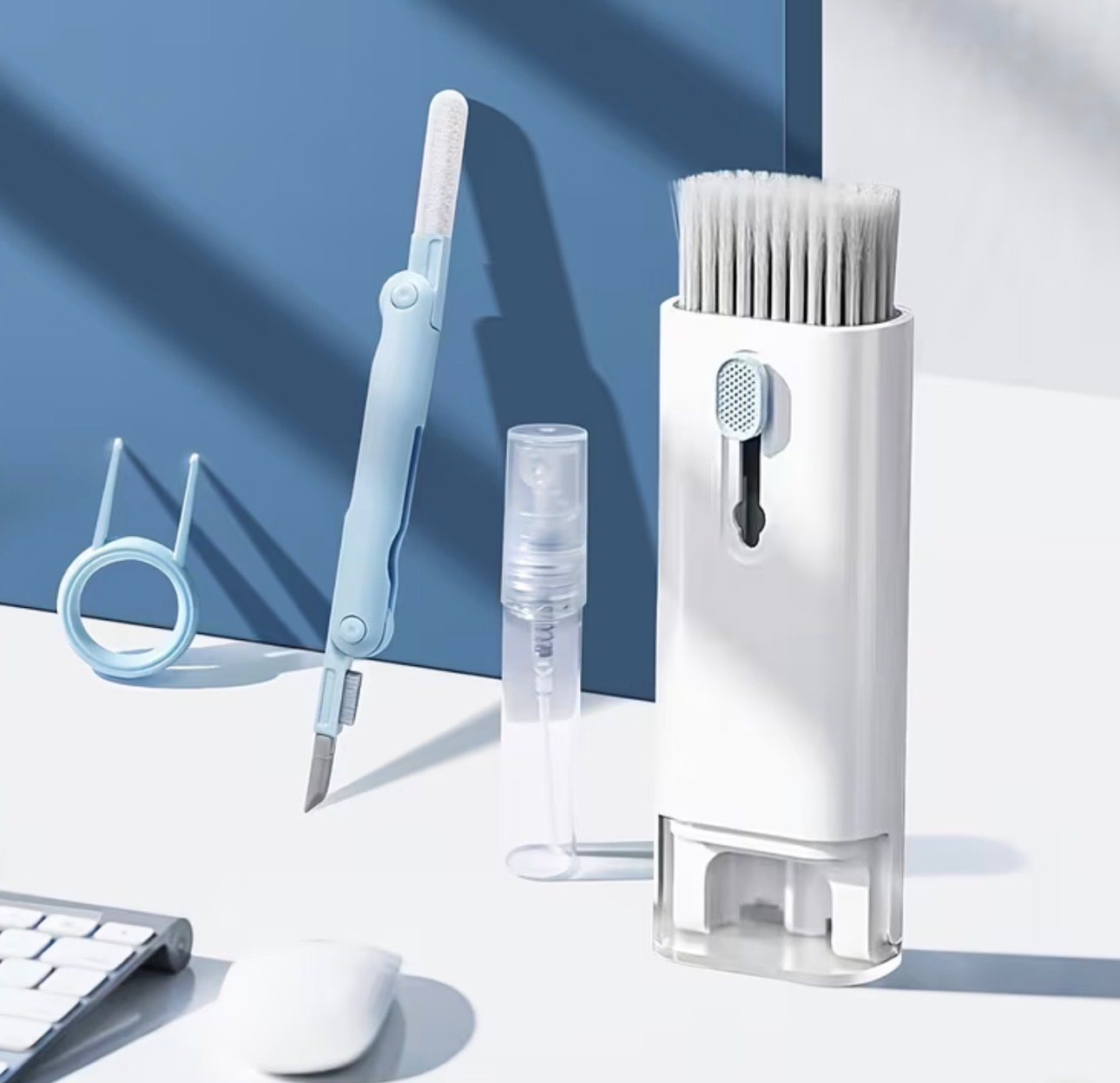Kit Digital de Curățare All-in-One – Perie + Spray pentru Tastatură, Laptop, Telefon și Căști 3