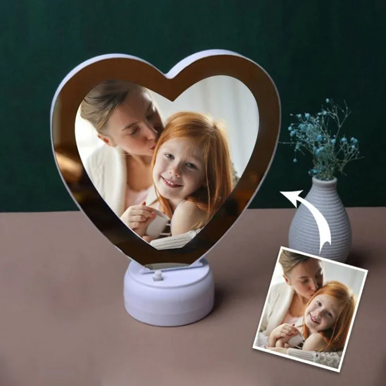 Oglindă magică cu lumini LED şi poză, formă inimă, 22,5x19cm, ramă foto cu funcţie de lampă de noapte, cablu USB, 3 baterii AA 1
